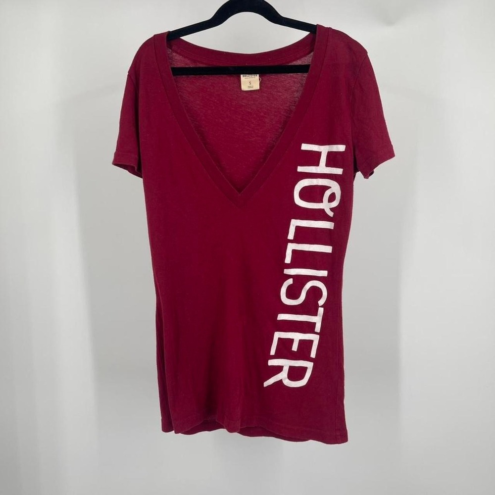 Hollister Deep Red V‑Neck Short Sleeve Tee with White Logo
